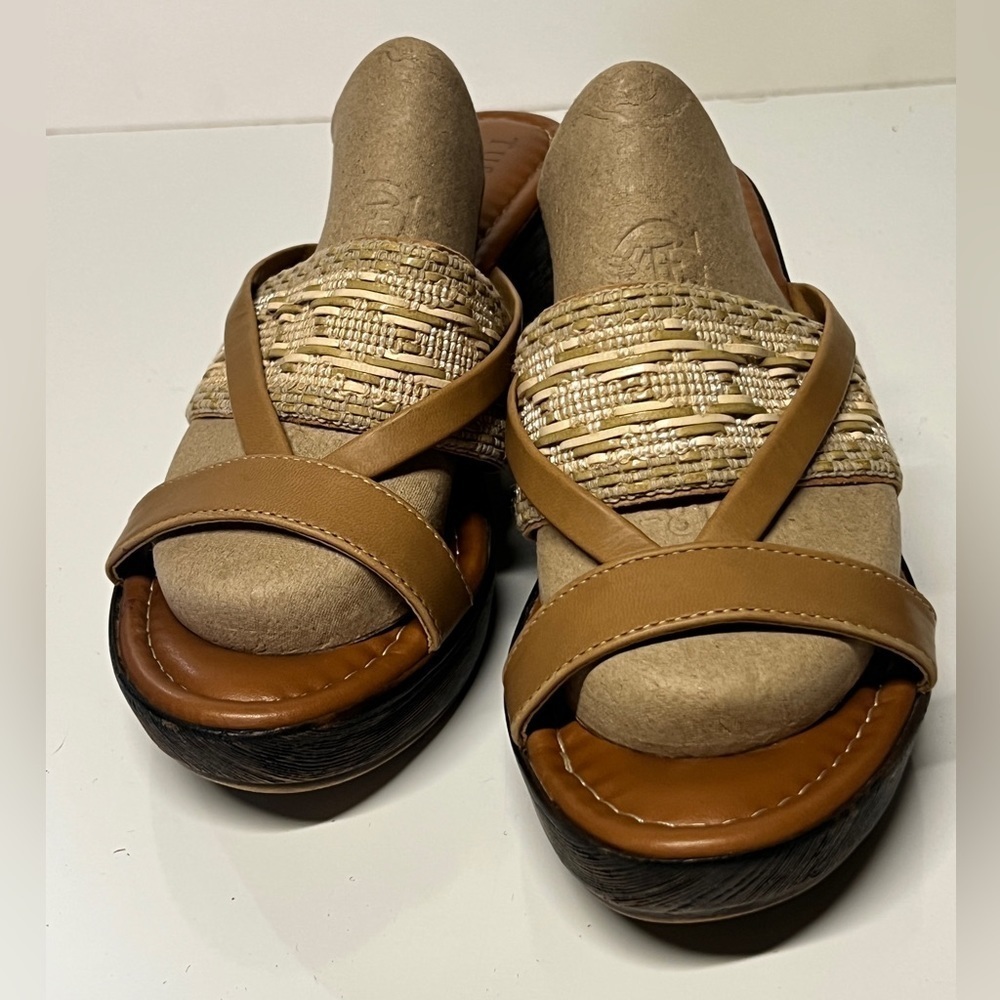 🛍️TUSCANY by EASY STREET woven camel platform slides size 9.
